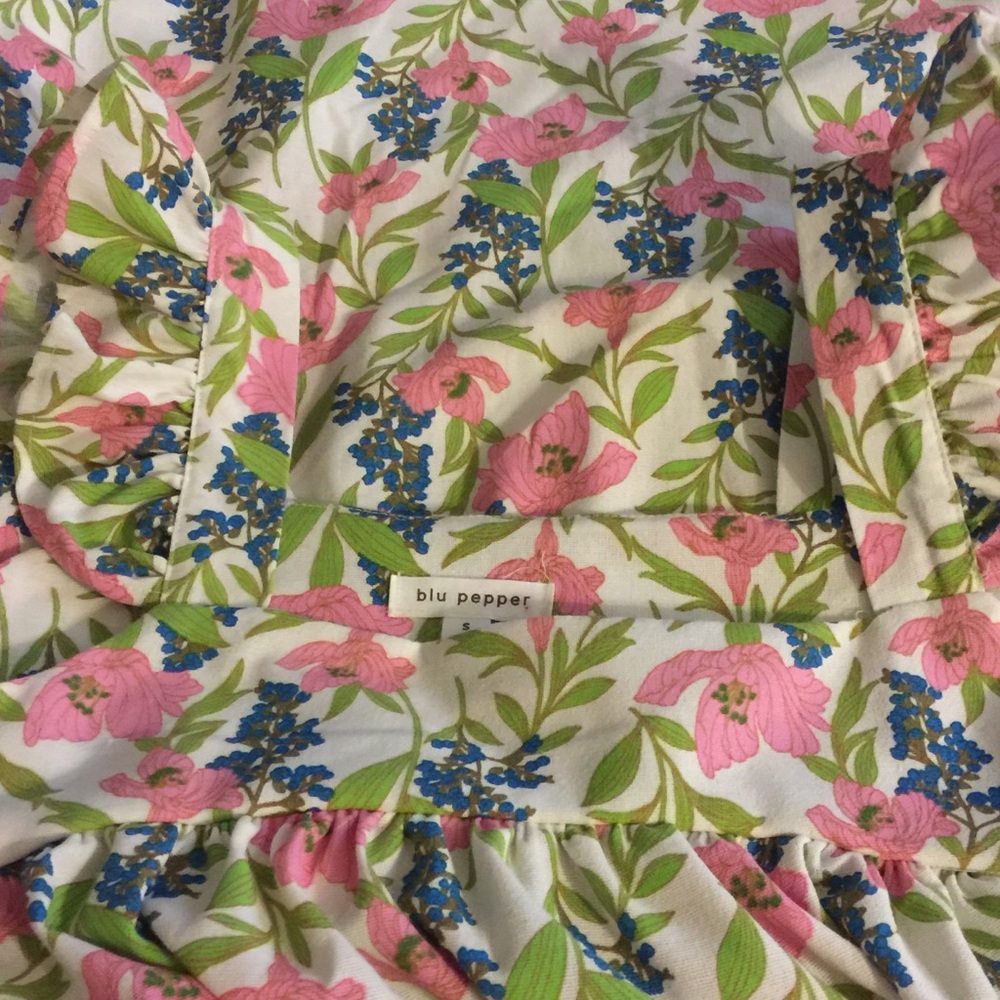 BLU PEPPER FLORAL SLEEVELESS TOP - Picture 8 of 10